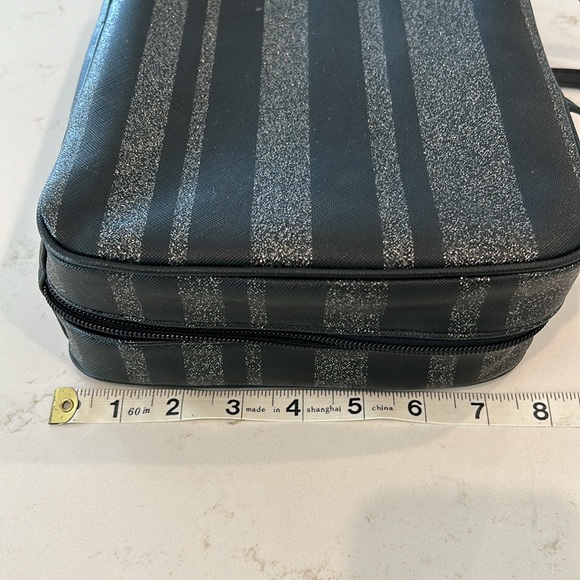 Kate Spade New York Black Silver Striped Cosmetic Travel Bag Pouch Zip Around - Picture 10 of 12